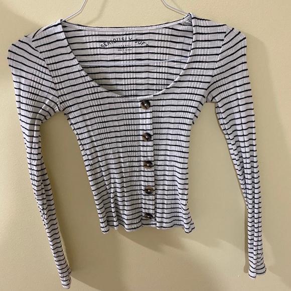 A long sleeved tight striped shirt - Picture 1 of 3